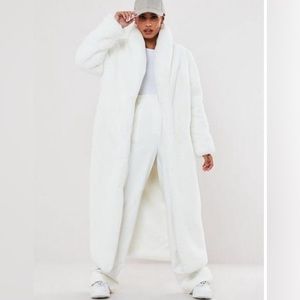 MISSGUIDED WHITE LONG FAUX FUR WINTER JACKET COAT